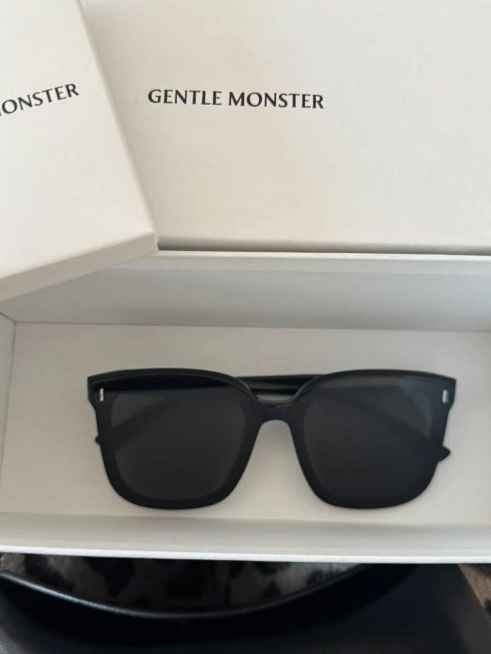 Gentle Monster Black FRIDA Sunglasses